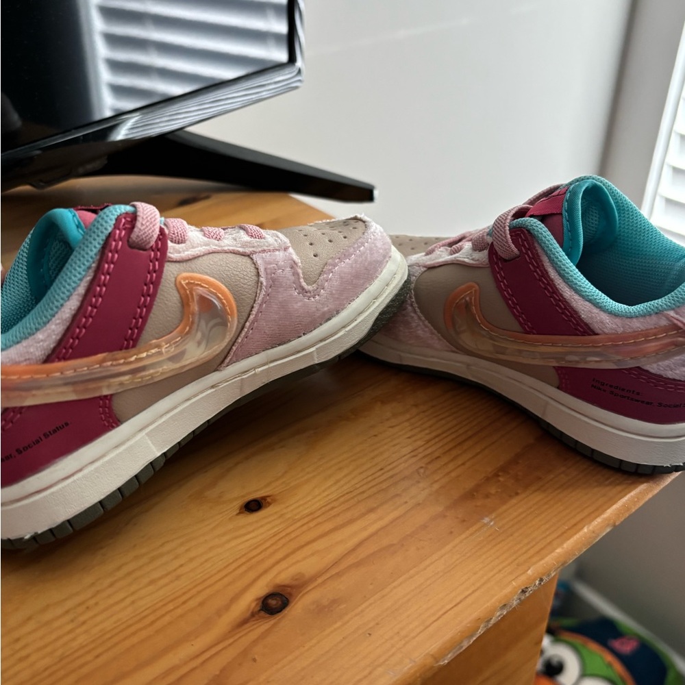 Nike social status dunks